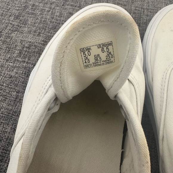 White vans - Picture 2 of 4